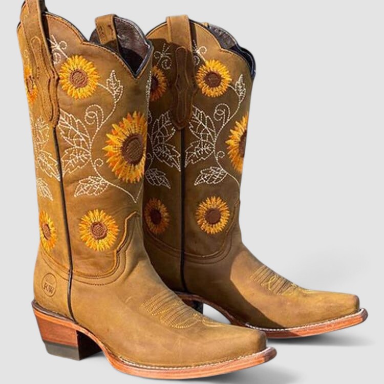 Clemence western boots in soft suede with supportive block heel