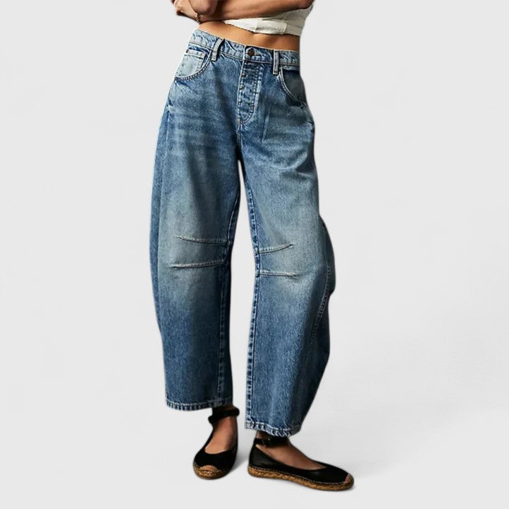 Maelle comfortable wide-leg pants with an elongating fluid silhouette