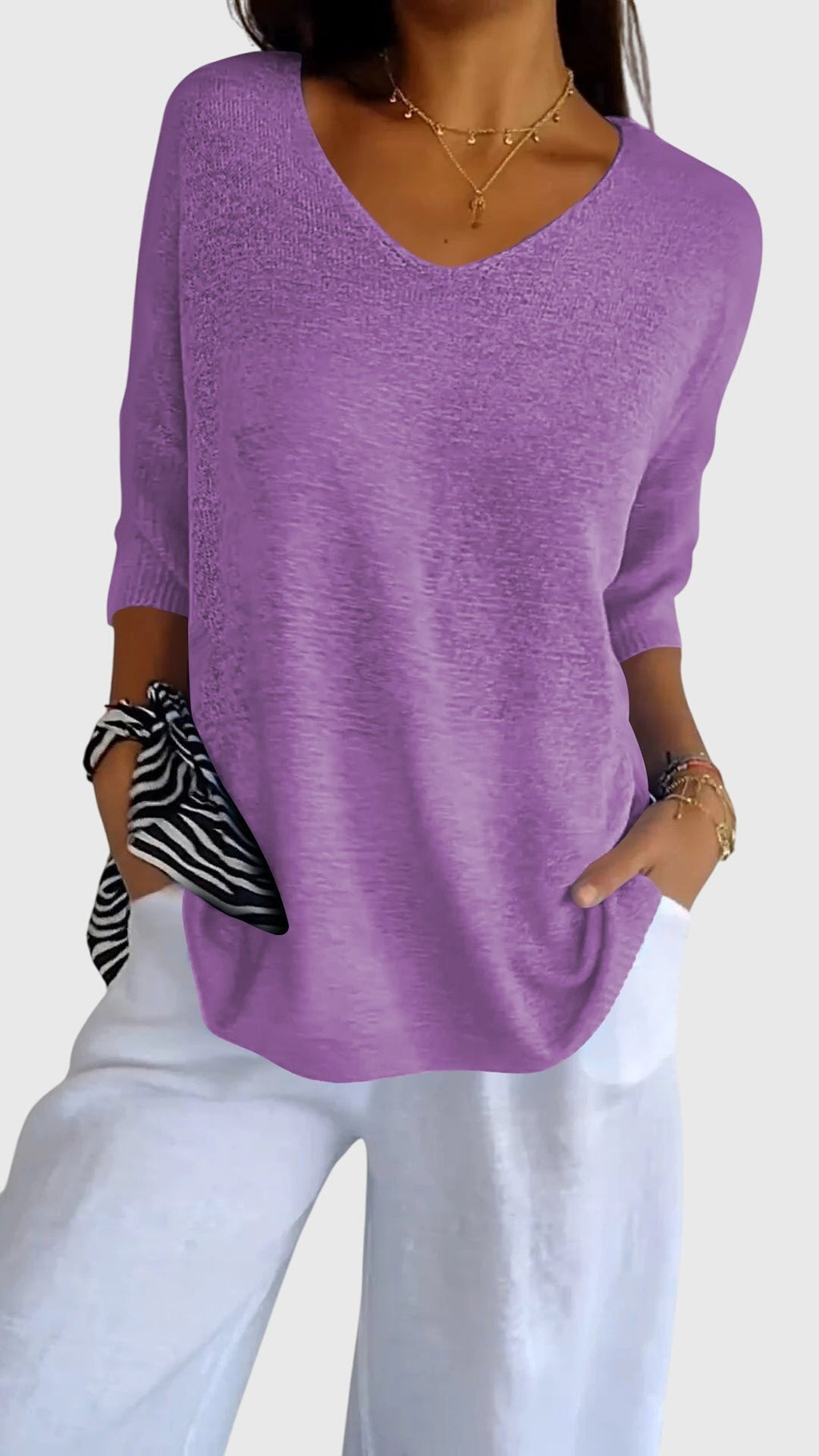 Caroline - Elegant V-Neck Top