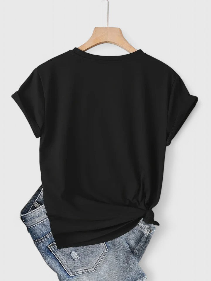 Clara - Comfortable Heart Graphic T-Shirt