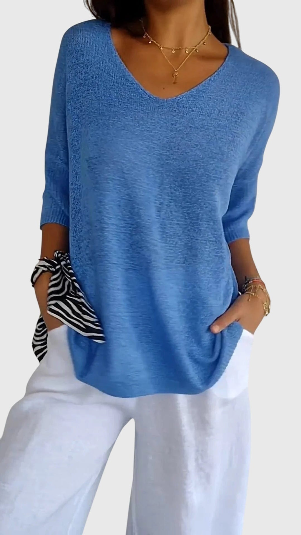 Caroline - Elegant V-Neck Top