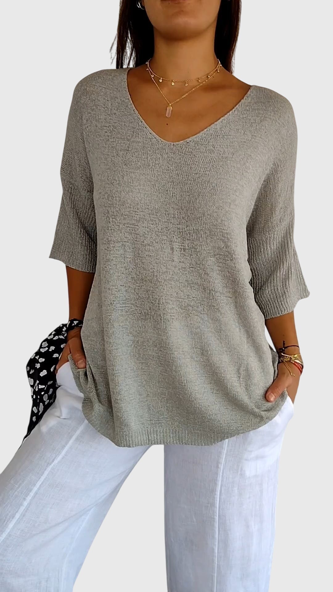 Caroline - Elegant V-Neck Top