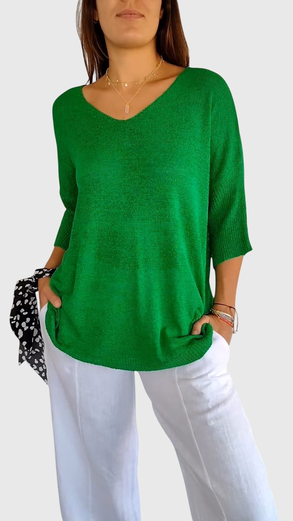 Caroline - Elegant V-Neck Top