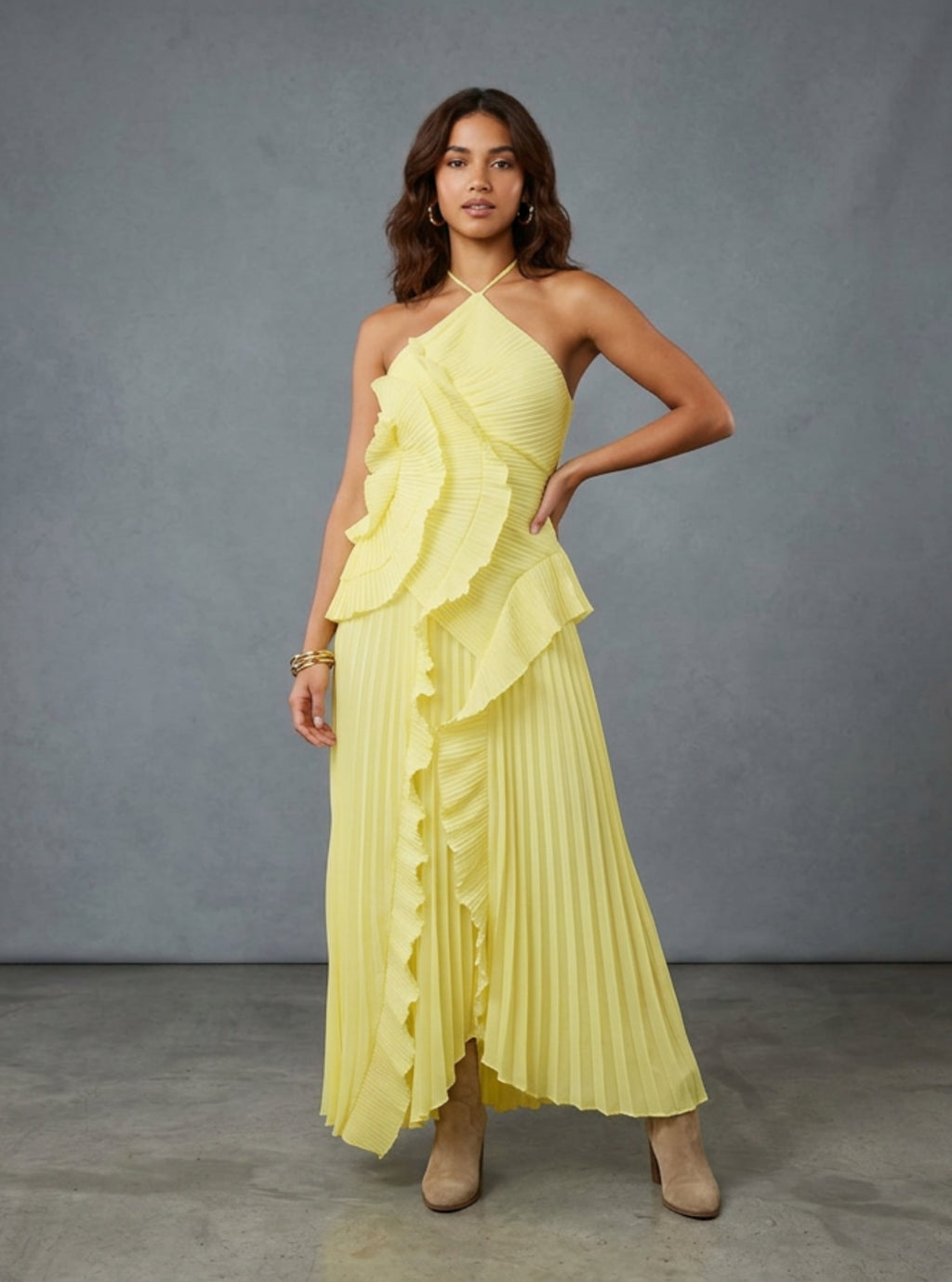 Vestido fluido com saia plissada