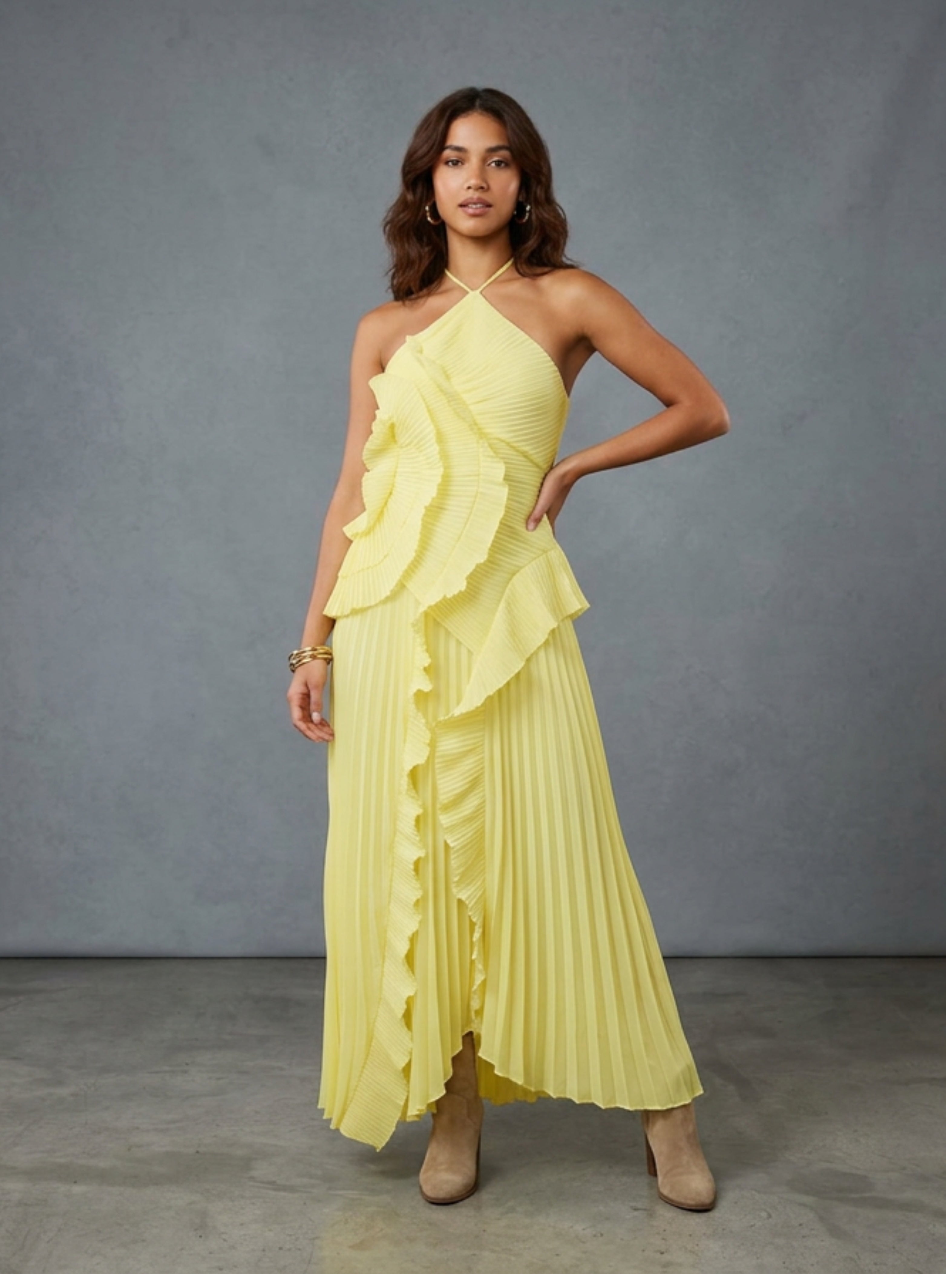 Vestido fluido com saia plissada
