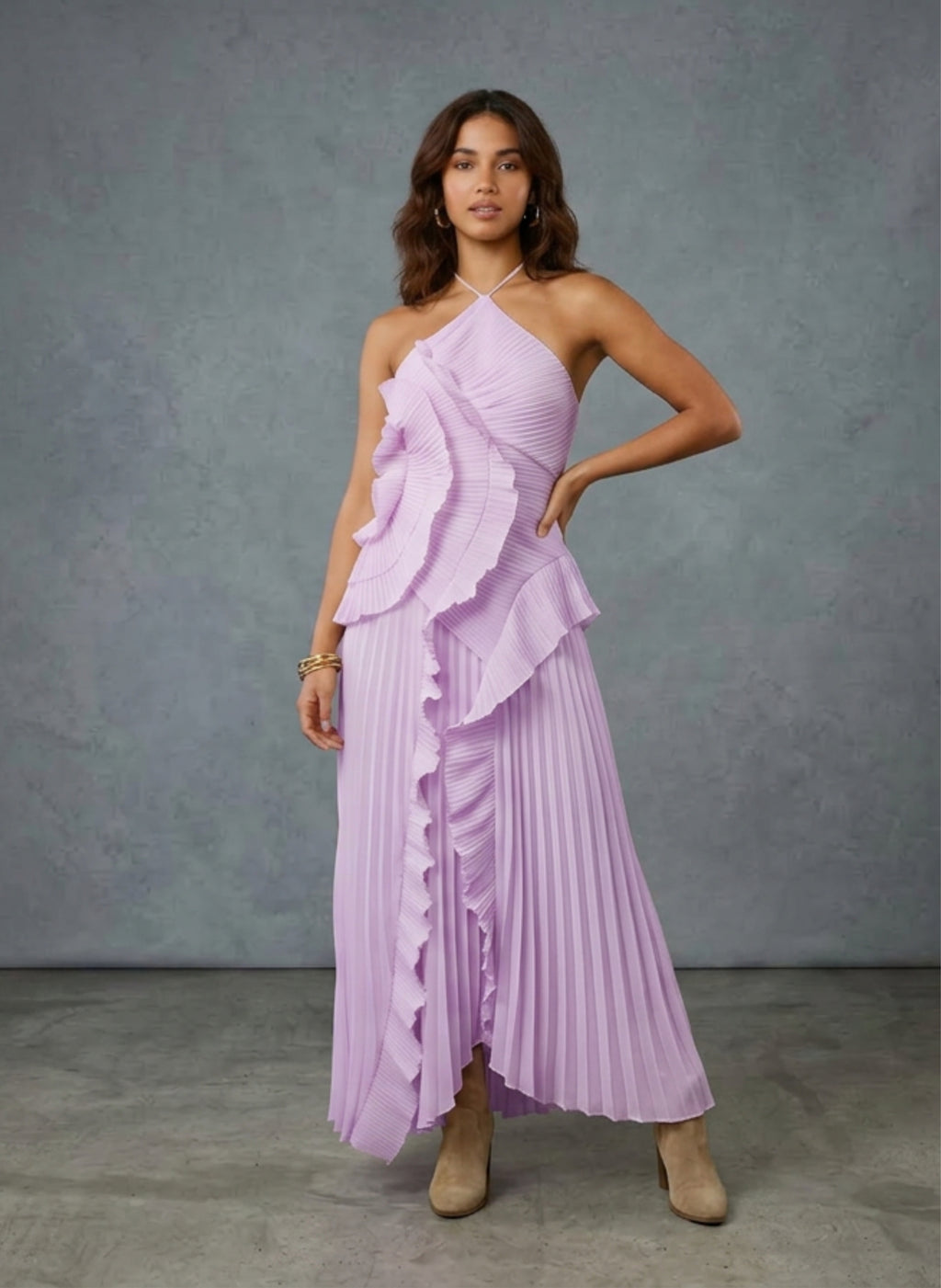 Vestido fluido com saia plissada