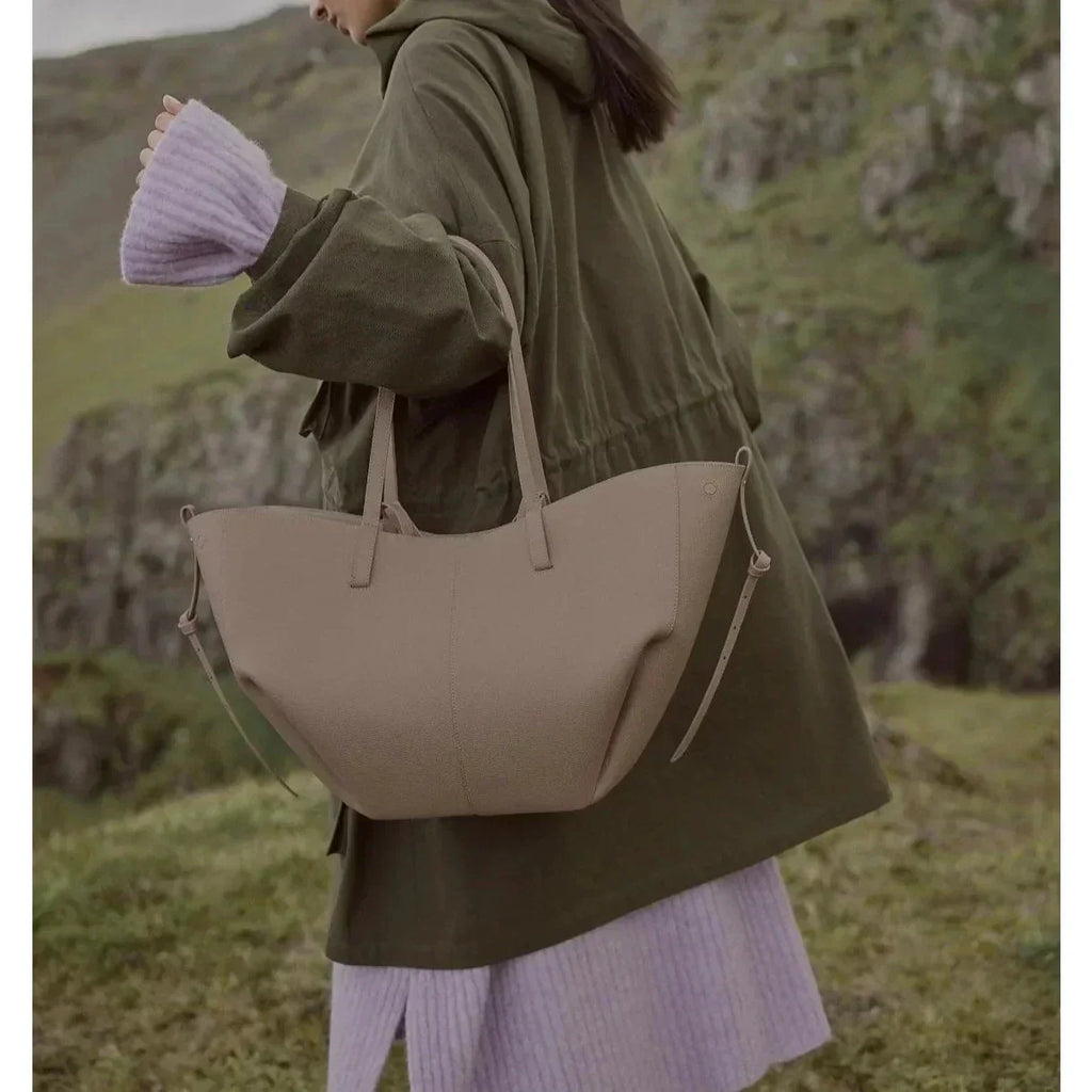 Anemone - Elegant and Durable Tote Bag