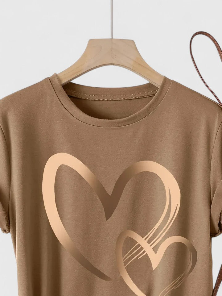 Clara - Comfortable Heart Graphic T-Shirt