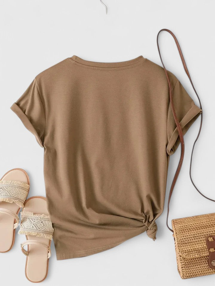 Clara - Comfortable Heart Graphic T-Shirt