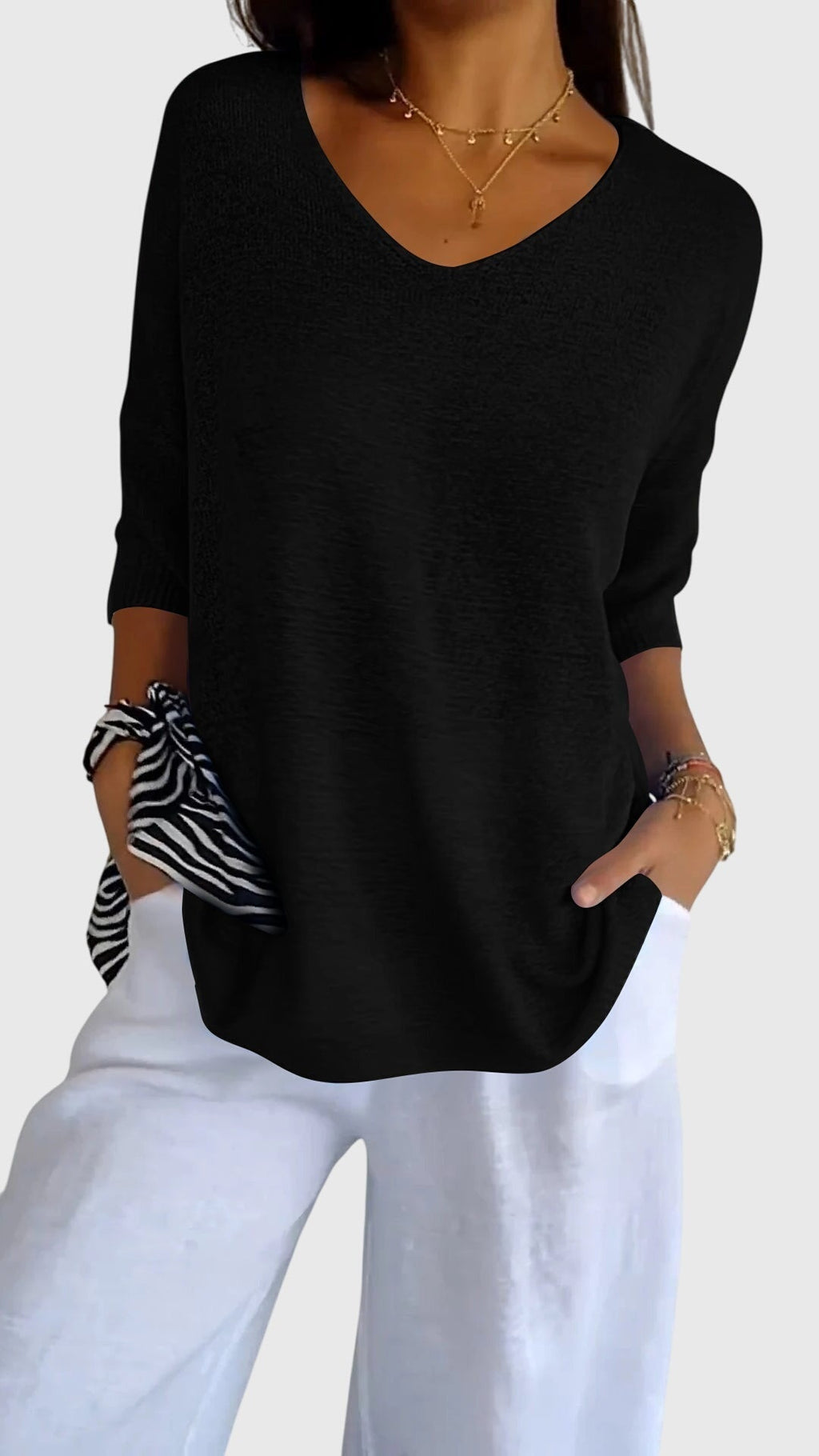 Caroline - Elegant V-Neck Top