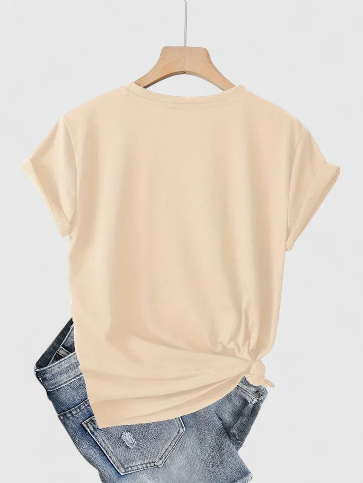 Clara - Comfortable Heart Graphic T-Shirt